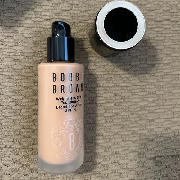 Bobbi Brown Foundation with SPF 15 - Picture 4 of 5